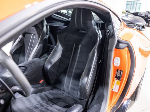 Used 2020 Aston Martin V8 Vantage Coupe image 34