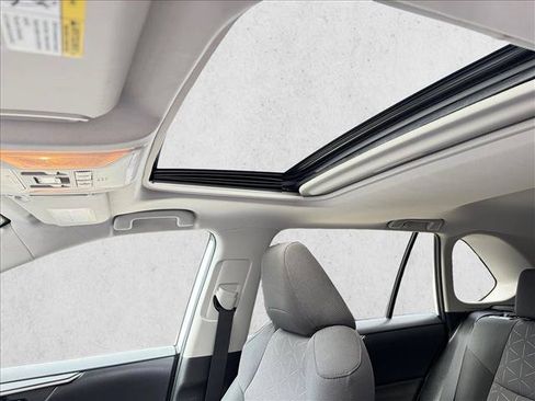 Used 2019 Toyota RAV4 XLE w/ Carpet Mat Package AWD/4WD image 12
