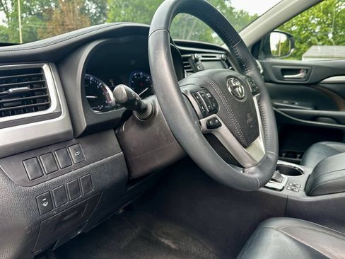 Used 2015 Toyota Highlander XLE AWD/4WD image 12