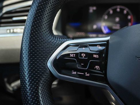 Certified 2023 Volkswagen Tiguan SE R-Line FWD image 22