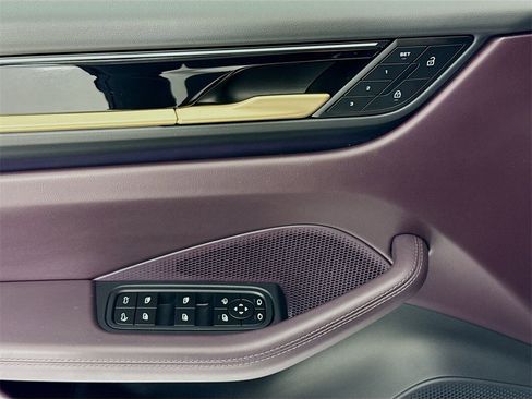 Used 2024 Porsche Macan 4 Electric image 11