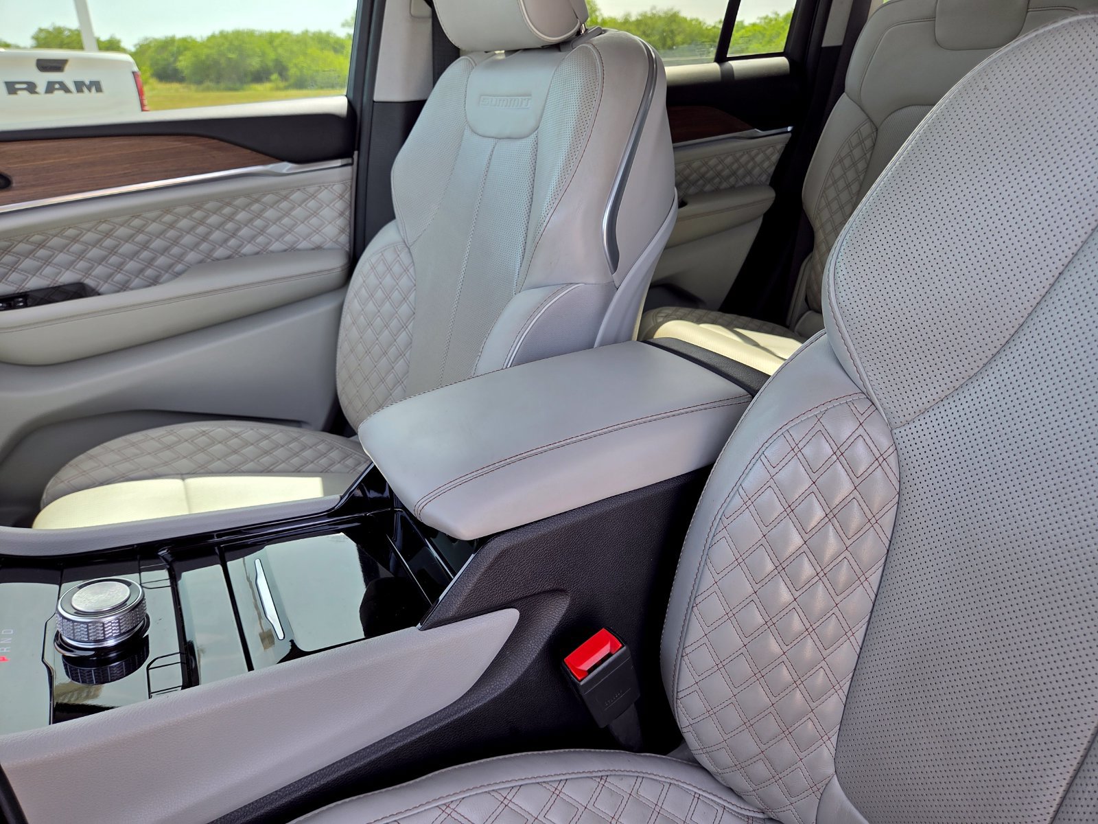 Used 2022 Jeep Grand Cherokee Summit RWD image 34