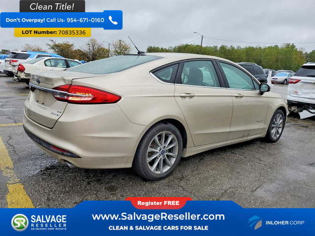 Used 2017 Ford Fusion SE FWD image 4