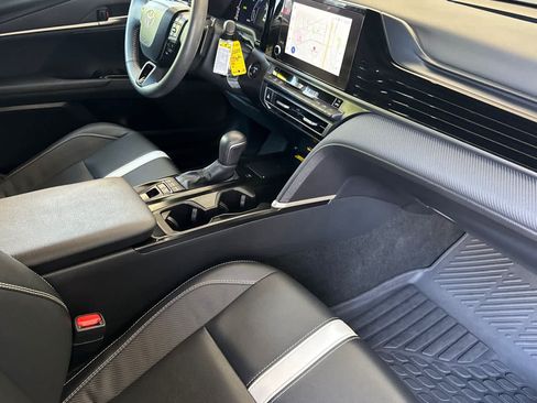 Used 2025 Toyota Camry SE FWD image 16