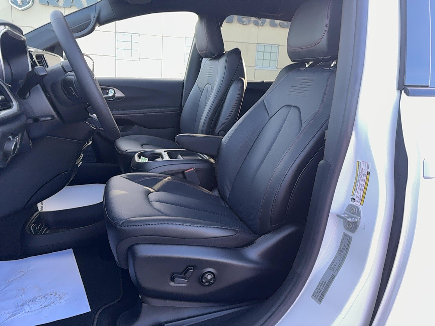 New 2027 Chrysler Pacifica Select AWD/4WD image 12
