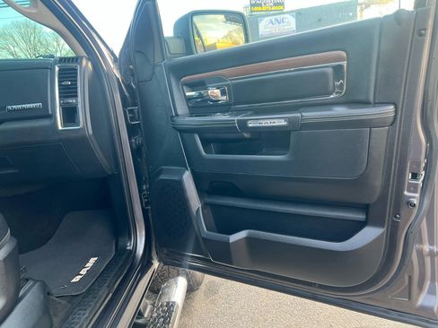 Used 2015 RAM 1500 Laramie w/ Convenience Group image 32