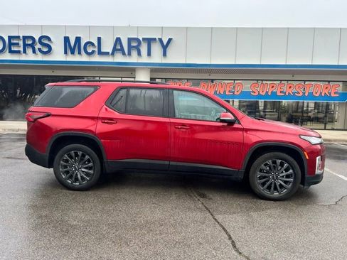 Used 2023 Chevrolet Traverse RS image 3