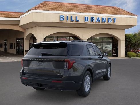 Used 2026 Ford Explorer Active AWD/4WD image 2