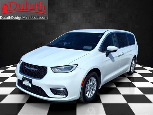 Used 2023 Chrysler Pacifica Touring-L FWD image 1