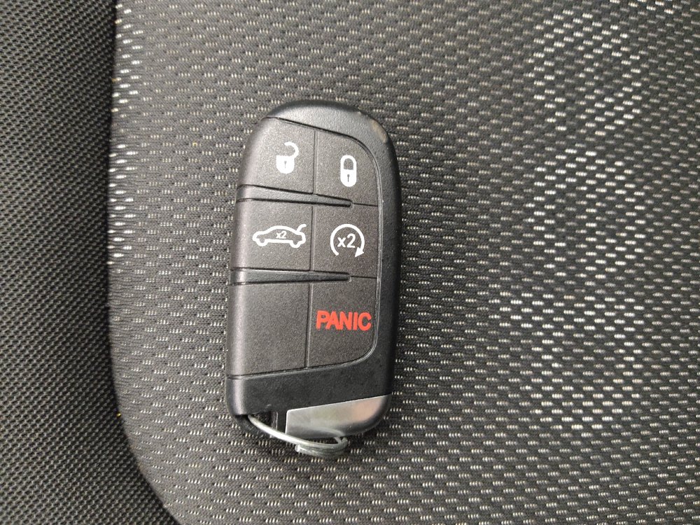 Used 2017 Jeep Renegade Latitude FWD image 32