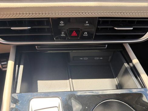 Certified 2024 Volkswagen Atlas SEL Premium R-Line AWD/4WD image 19
