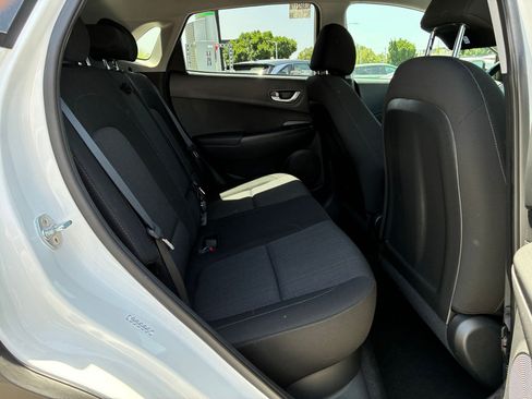 Certified 2022 Hyundai Kona SEL w/ Convenience Package AWD/4WD image 29