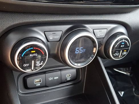 Used 2023 Hyundai Venue SEL FWD image 16