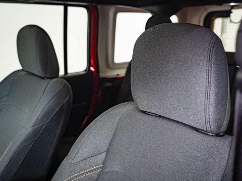 Used 2024 Jeep Wrangler Unlimited image 21