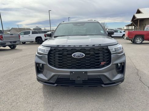 Used 2025 Ford Explorer ST image 2