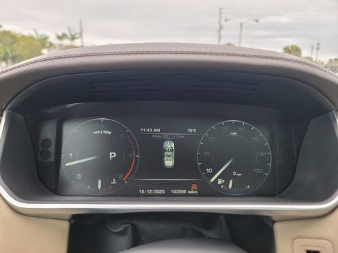 Used 2016 Land Rover Range Rover HSE image 19