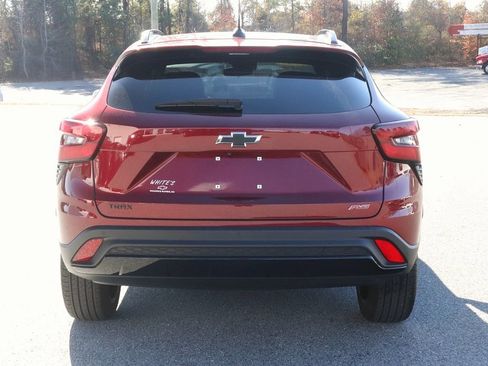 Used 2024 Chevrolet Trax RS w/ Sunroof Package image 6