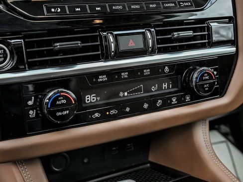 Used 2024 Nissan Pathfinder Platinum w/ Cargo Package image 24