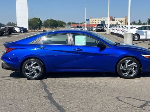 Used 2025 Hyundai Elantra Sport FWD image 3