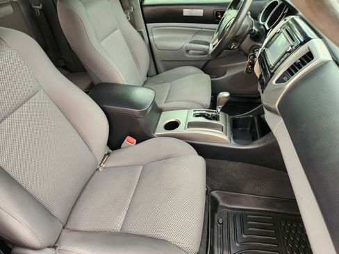 Used 2015 Toyota Tacoma 4x4 Access Cab V6 w/ TRD Off-Road Package image 16