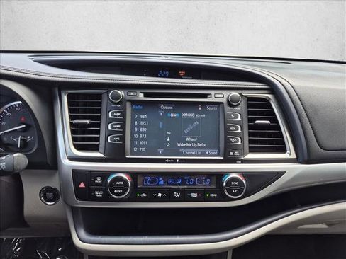 Used 2015 Toyota Highlander XLE FWD image 13
