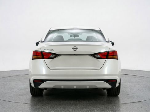 Used 2025 Nissan Altima 2.5 SV FWD image 7