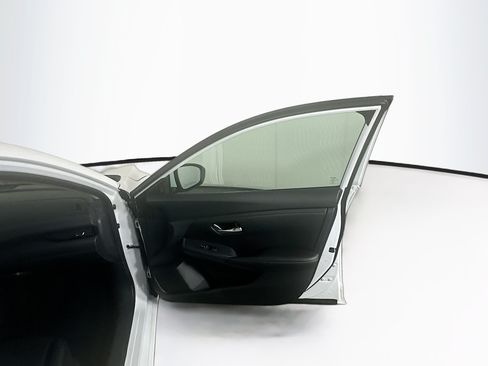 Used 2025 Nissan Sentra SV FWD image 30