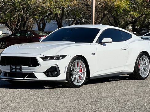 Used 2024 Ford Mustang GT Premium image 8