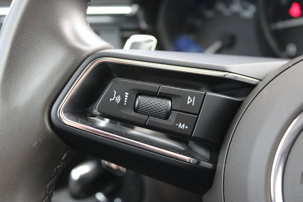 Used 2025 Porsche Macan AWD/4WD image 11