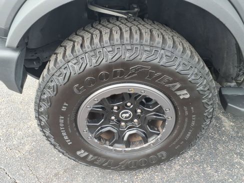 Used 2022 Ford Bronco Outer Banks w/ Sasquatch Package AWD/4WD image 9
