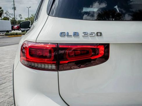 Used 2020 Mercedes-Benz GLB 250 w/ Premium Package image 9