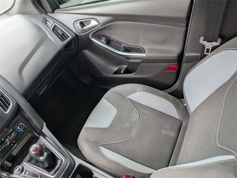 Used 2017 Ford Focus ST image 16