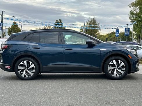 Used 2023 Volkswagen ID.4 Pro image 3