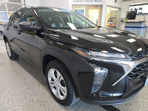 Certified 2024 Chevrolet Trax LS w/ Driver Confidence Package image 3