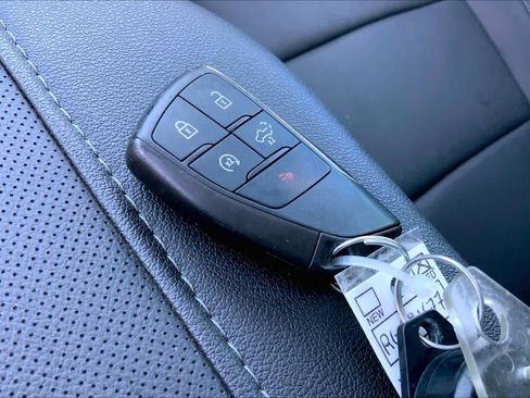 Used 2024 GMC Sierra 1500 SLT image 14