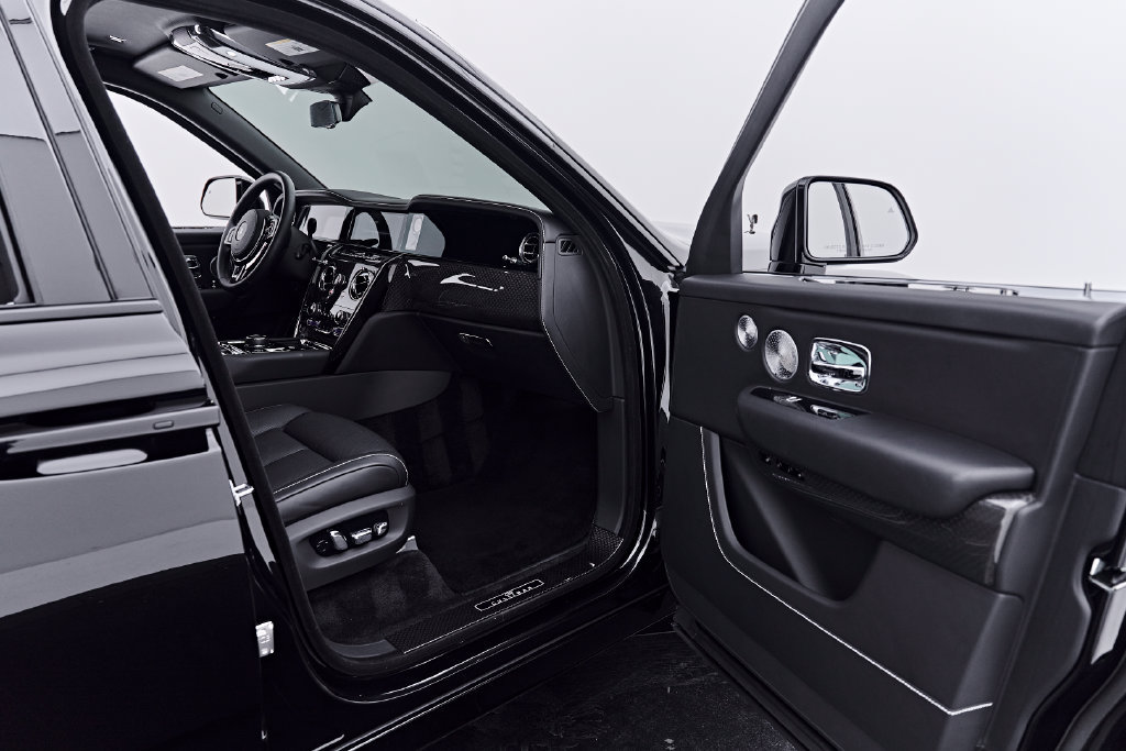 Used 2025 Rolls-Royce Cullinan Black Badge AWD/4WD image 31