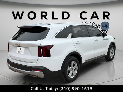 Used 2025 Kia Sorento LX FWD image 7