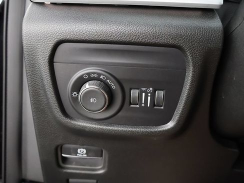Used 2024 Jeep Grand Cherokee Limited AWD/4WD image 39