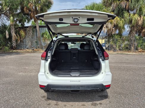 Used 2018 Nissan Rogue SV w/ Premium Package FWD image 13