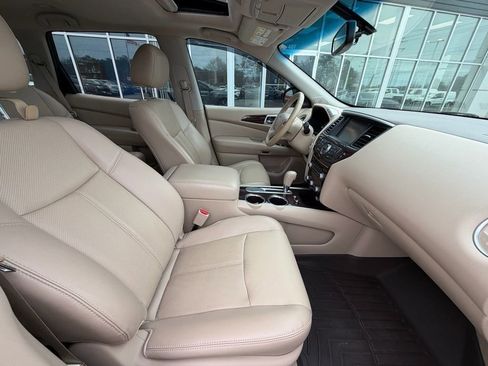 Used 2015 Nissan Pathfinder Platinum image 10