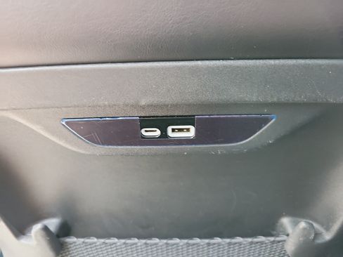 Used 2024 Chrysler Pacifica Touring-L FWD image 11