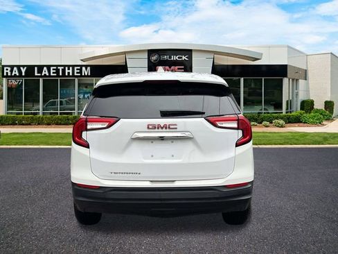 Used 2024 GMC Terrain SLE image 4