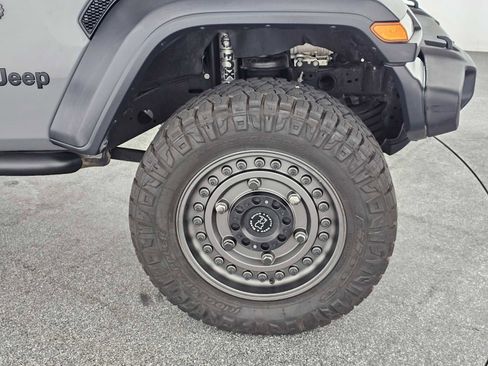 Used 2020 Jeep Gladiator Sport w/ Quick Order Package 24S image 9