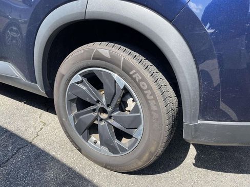 Used 2024 Nissan Rogue SV FWD image 3