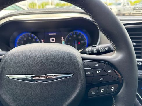 Used 2023 Chrysler Pacifica Limited w/ S Appearance Package FWD image 24