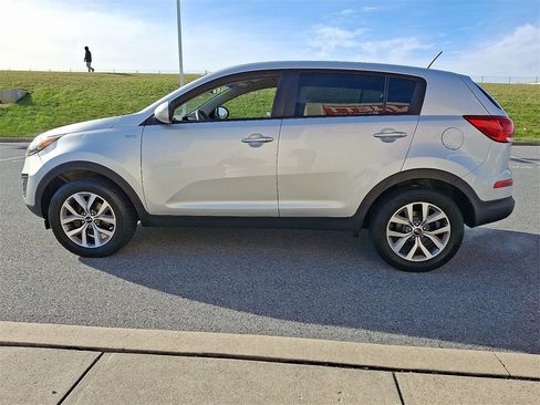 Used 2016 Kia Sportage LX image 6