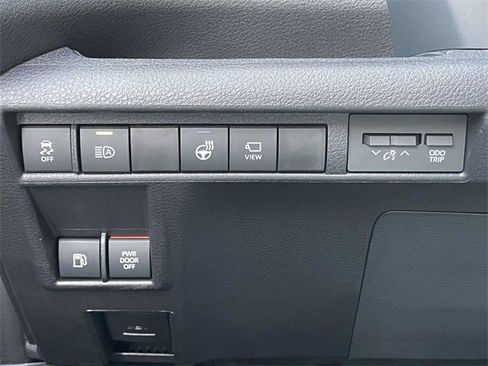 Used 2025 Toyota Sienna Platinum image 21