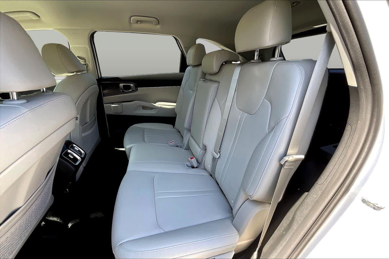Used 2023 Kia Sorento S FWD image 19