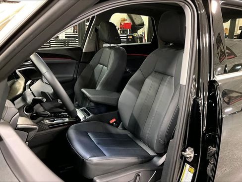 Used 2025 Audi Q5 Premium w/ Convenience Package AWD/4WD image 8