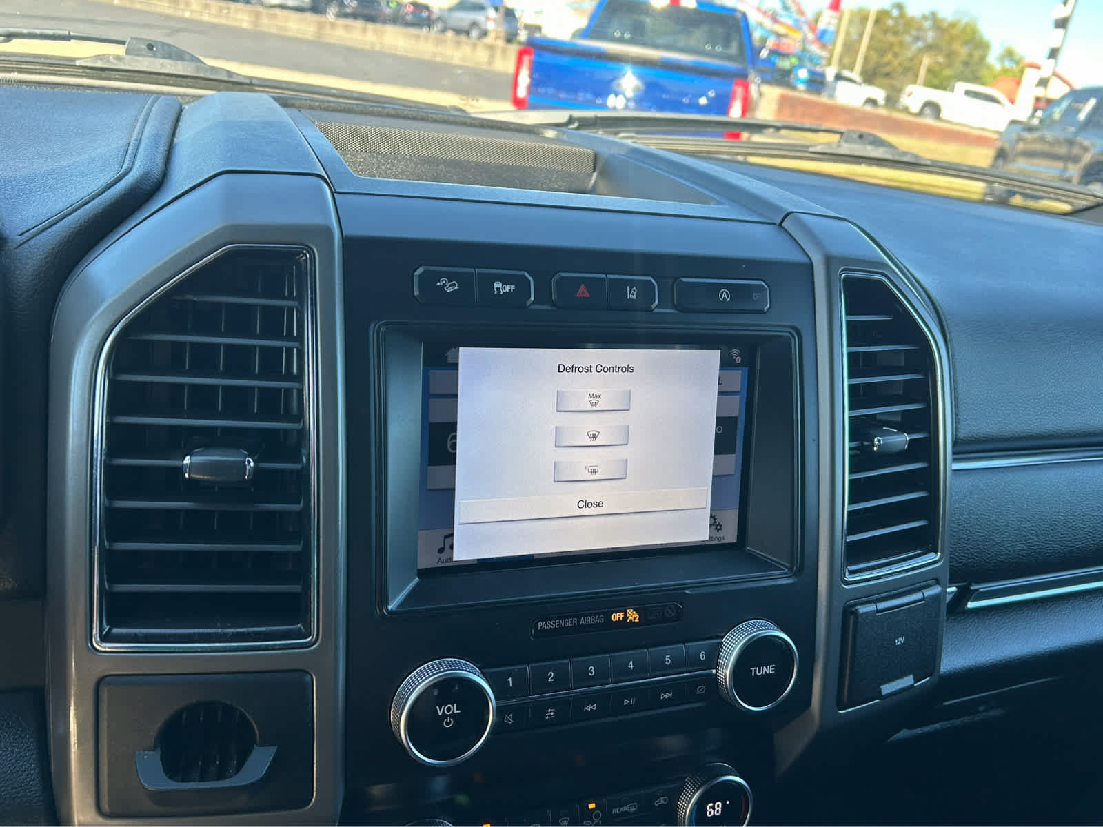Used 2019 Ford Expedition XLT w/ Equipment Group 202A AWD/4WD image 40